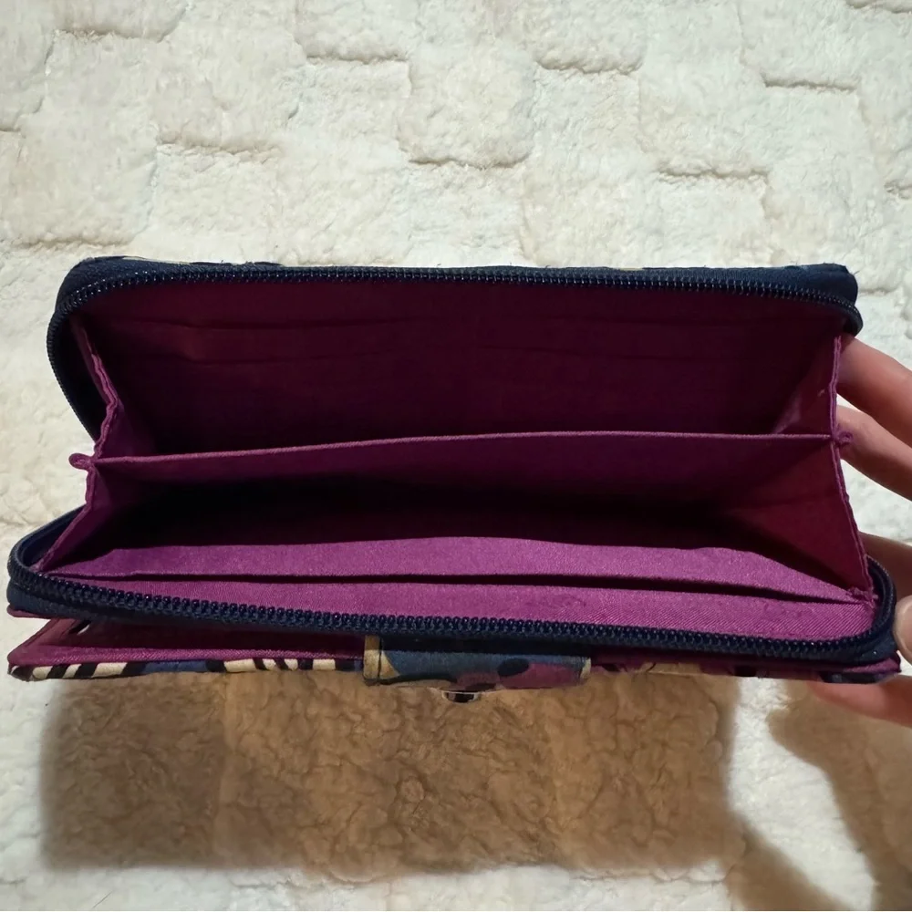 Vera Bradley African Violet Turn Lock Quilted Wallet Retired Pattern 7.5” x 4.5” - Picture 4 of 6